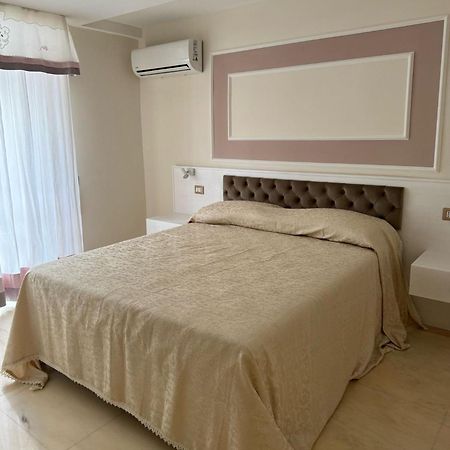 Bernini House Naples Hotel ภายนอก รูปภาพ