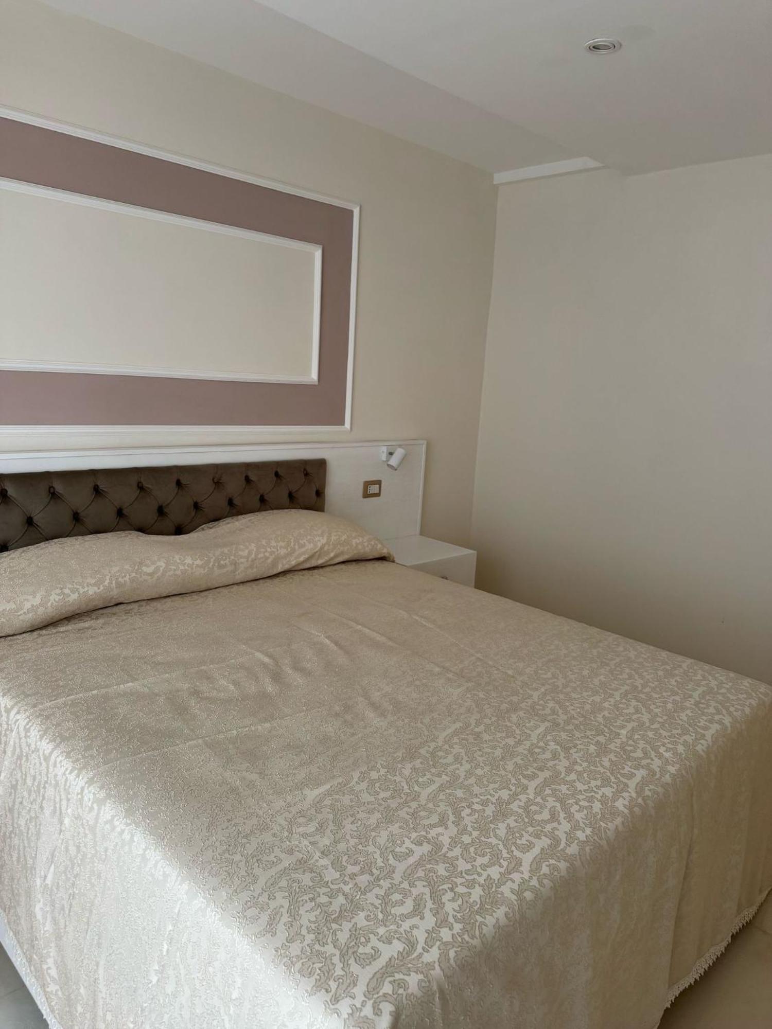 Bernini House Naples Hotel ภายนอก รูปภาพ