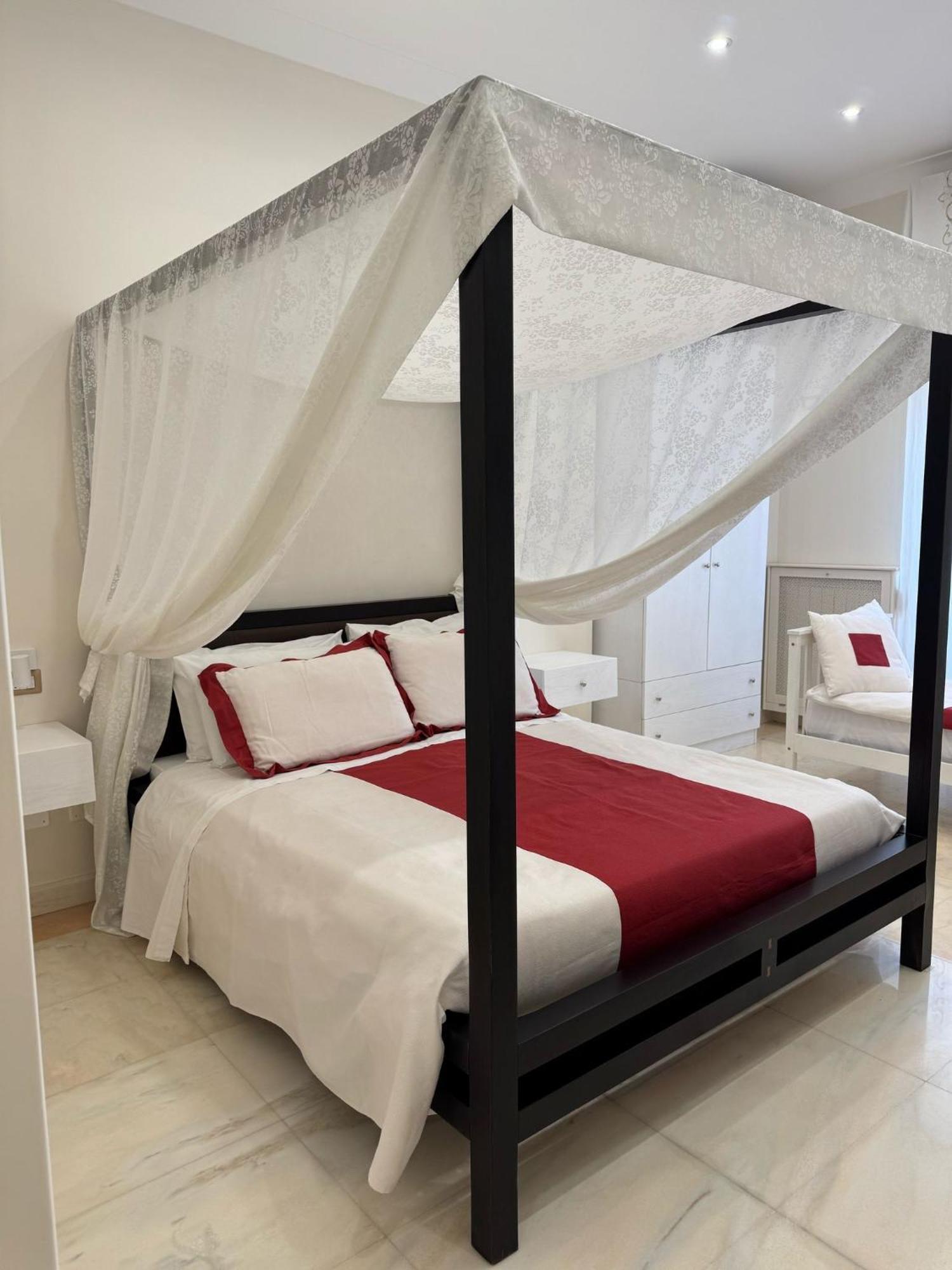 Bernini House Naples Hotel ภายนอก รูปภาพ
