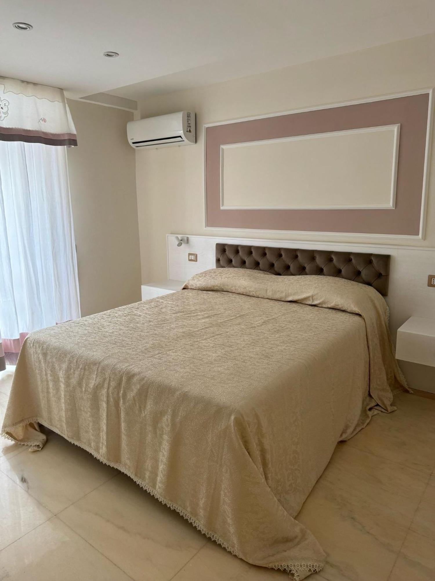 Bernini House Naples Hotel ภายนอก รูปภาพ