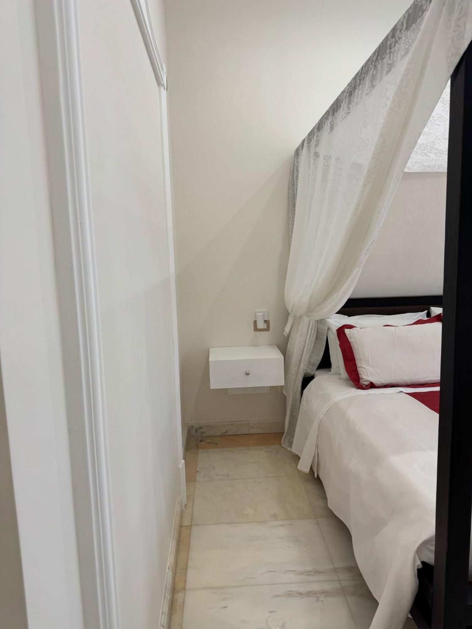 Bernini House Naples Hotel ภายนอก รูปภาพ